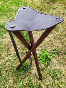 Háromlábú szék  60cm - sötétbarna